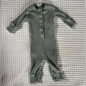 Kate Quinn Organic Cotton Ribbed Romper 0-3M
